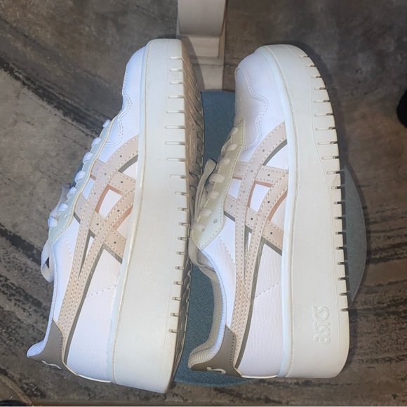 ASICS Women's White and Tan Sneakers - Picture 8 of 11